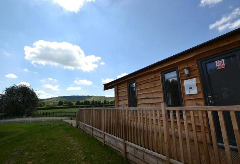 The Chiltern Lodges At Upper Farm Henton
