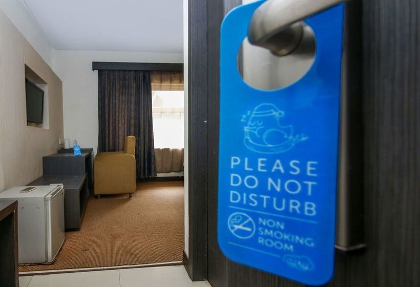 فندق Airy Kendari Barat Diponegoro 75