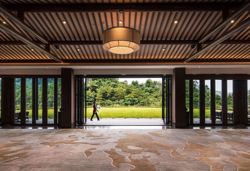 هتل Banyan Tree Anji