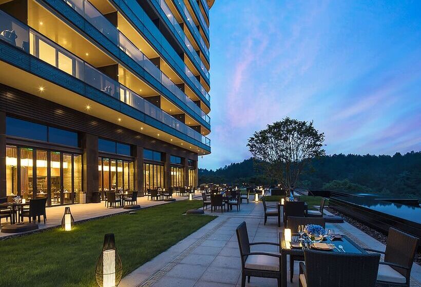 هتل Banyan Tree Anji