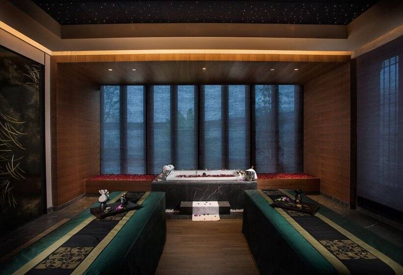 هتل Banyan Tree Anji