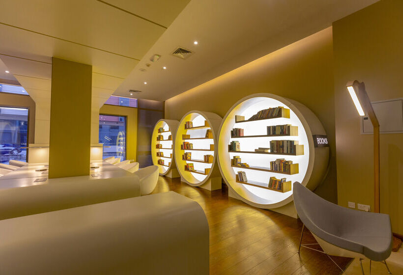 Отель Four Points By Sheraton Production City, Dubai