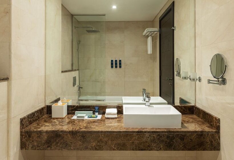 Отель Four Points By Sheraton Production City, Dubai