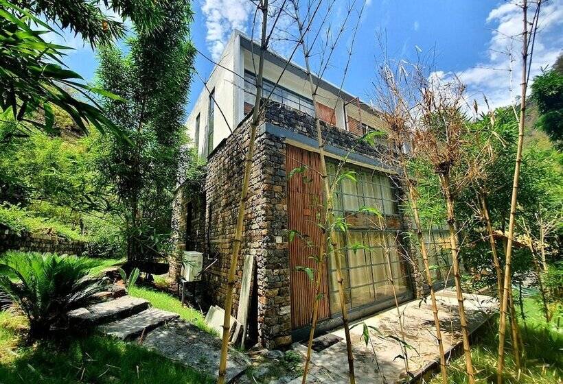 בית מלון כפרי Nishantam Sanctuary Rishikesh