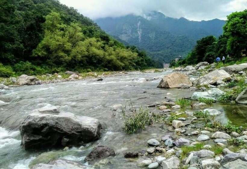 هتل Nishantam Sanctuary Rishikesh