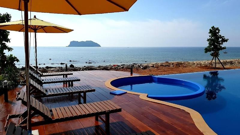 هتل The Beach Resort & Residence Sha Plus