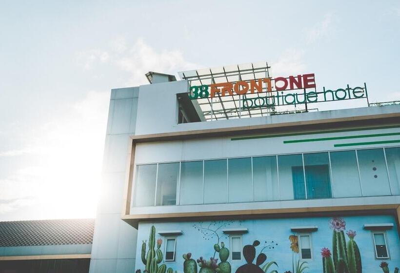 هتل Three Eight Front One Boutique Batu Malang
