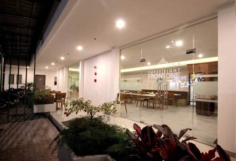 هتل Three Eight Front One Boutique Batu Malang
