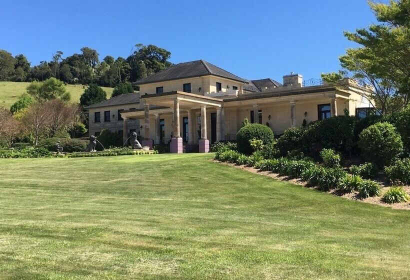 Linden Hall