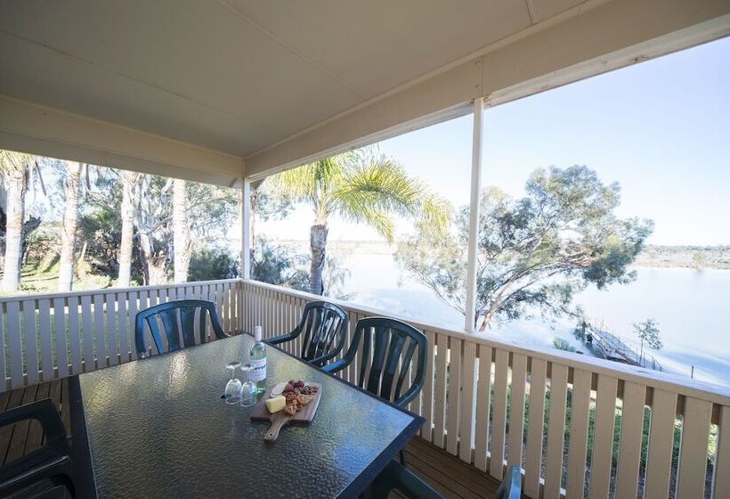 Mundic Waterfront Cottages