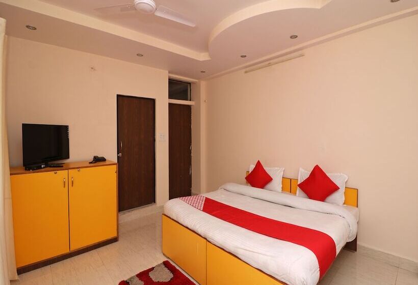 پانسیون Oyo 13884 Holiday Homes