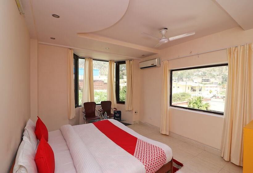 پانسیون Oyo 13884 Holiday Homes