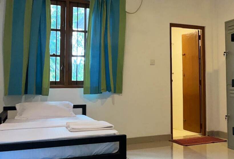 ユースホステル Funky Leopard Safari Lodge Bordering Yala National Park