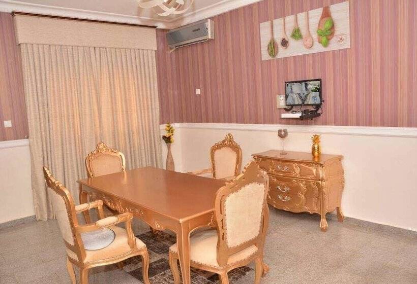تختخواب و صبحانه Champions Lodge