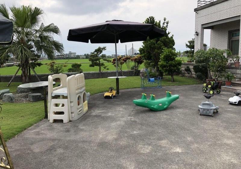 تختخواب و صبحانه European Villa