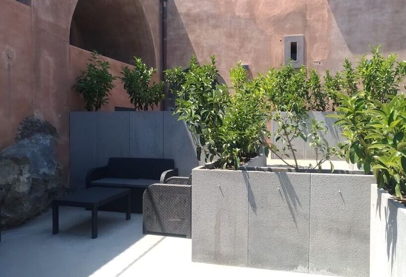 هتل Firriato Hospitality Cavanera Etnea Resort & Wine Experience