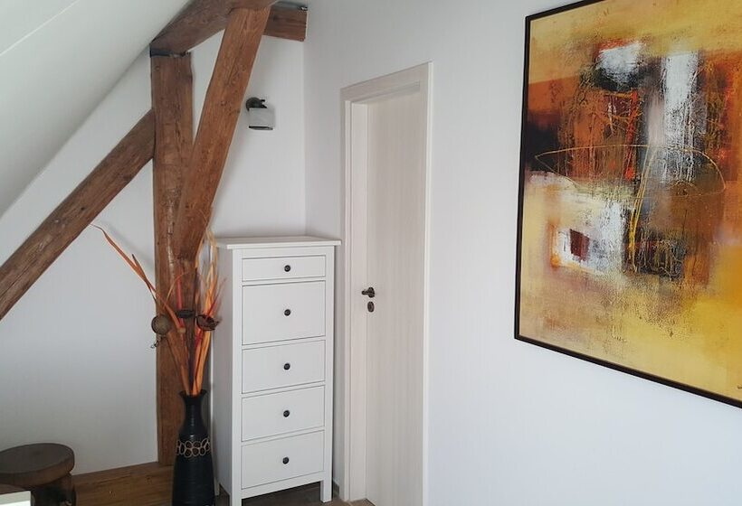 هتل House Of Roses