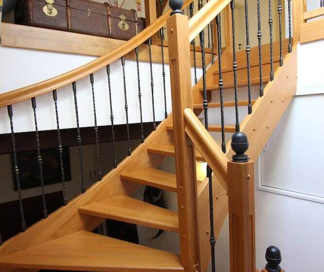 هتل House Of Roses