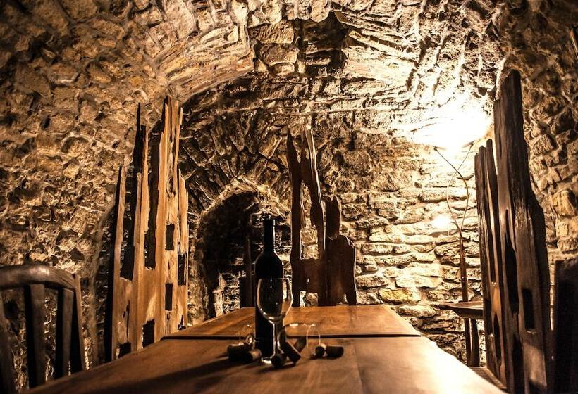 هتل House Of Roses