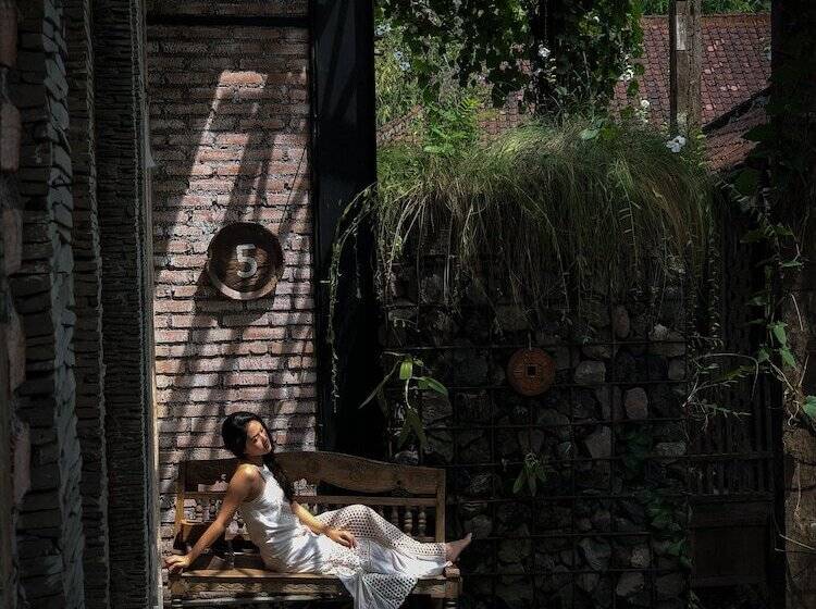 هتل Taman Nauli Boutique Rooms