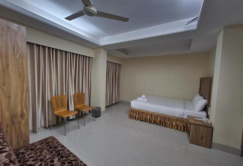 هتل Cox West Inn