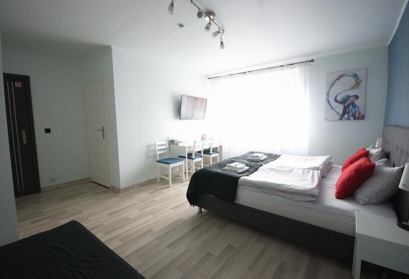 Пансион 7th Room Guest House