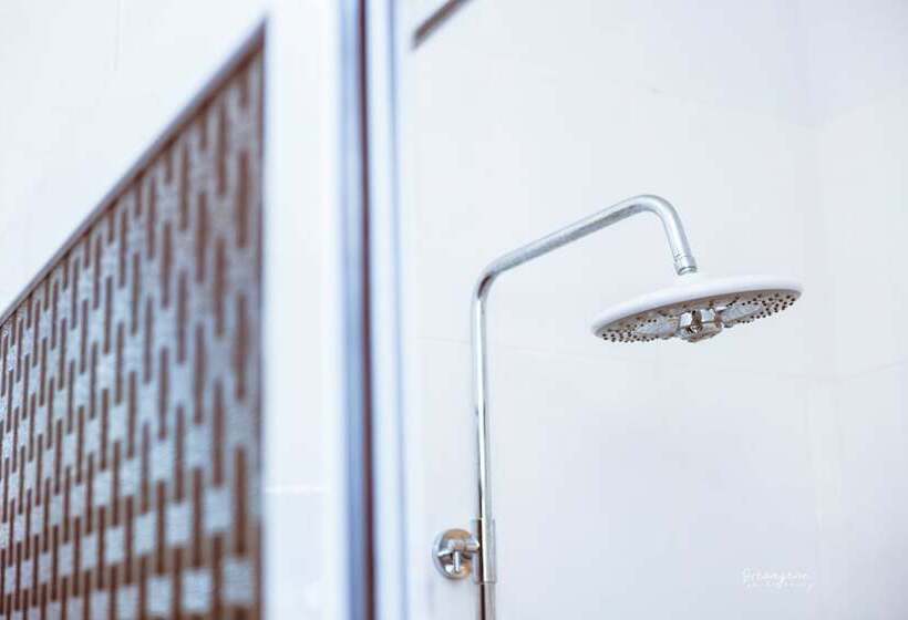 Sheilas Executive Hotel & Lodge