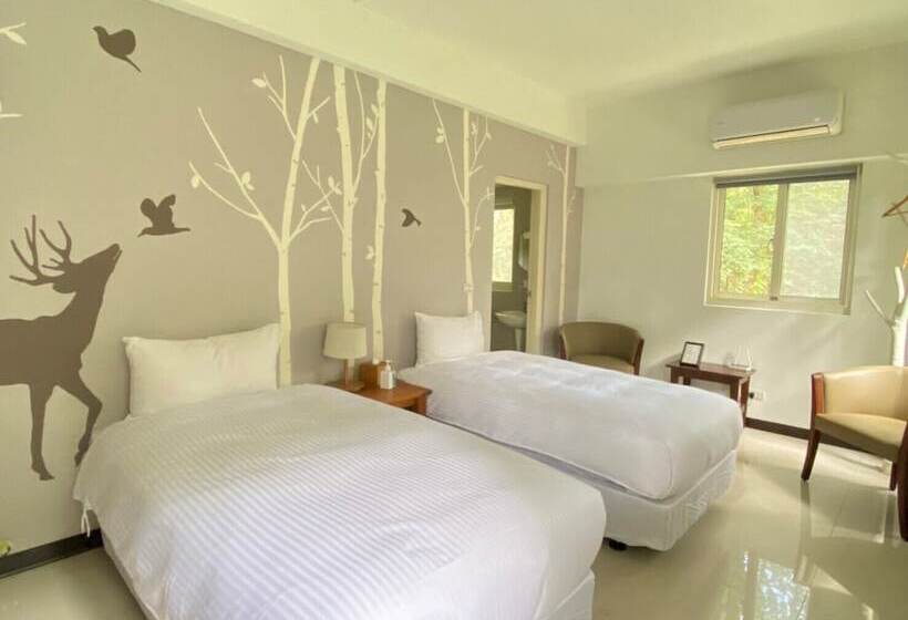 تختخواب و صبحانه Reindeer Miaoli Green Wave