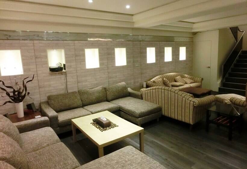 تختخواب و صبحانه The Easy Space