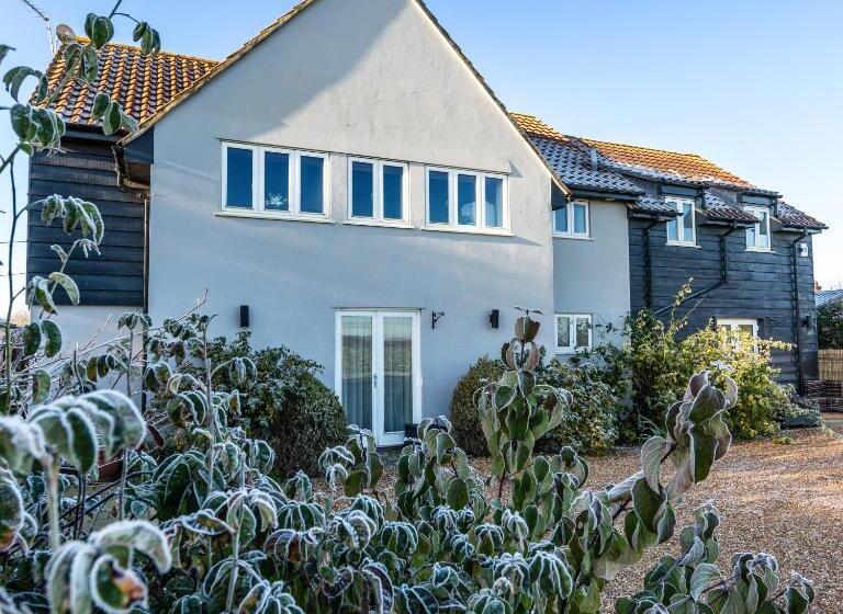 مسافرخانه The Pheasant Pub At Gestingthorpe Stylish Boutique Rooms In The Coach House