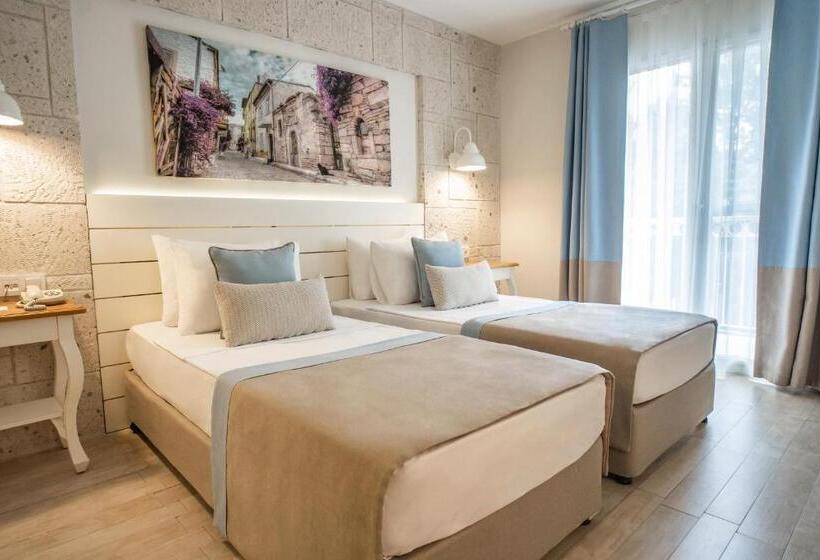 هتل Mark Warner Phokaia Beach Resort