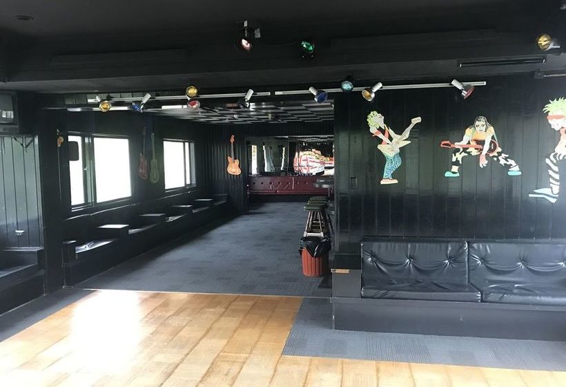 فندق على الطريق Snowy Mountains Motor Inn
