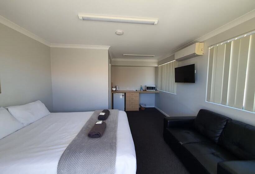 فندق على الطريق The African Reef