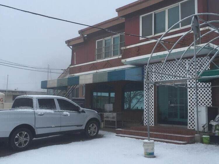 הוסטל The Guesthouse Dmz Stay