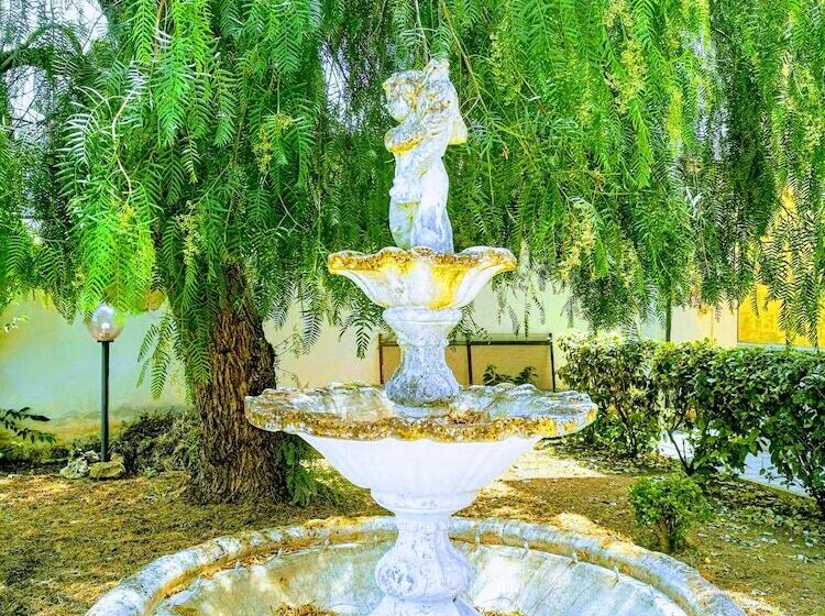 تختخواب و صبحانه Garden Inn
