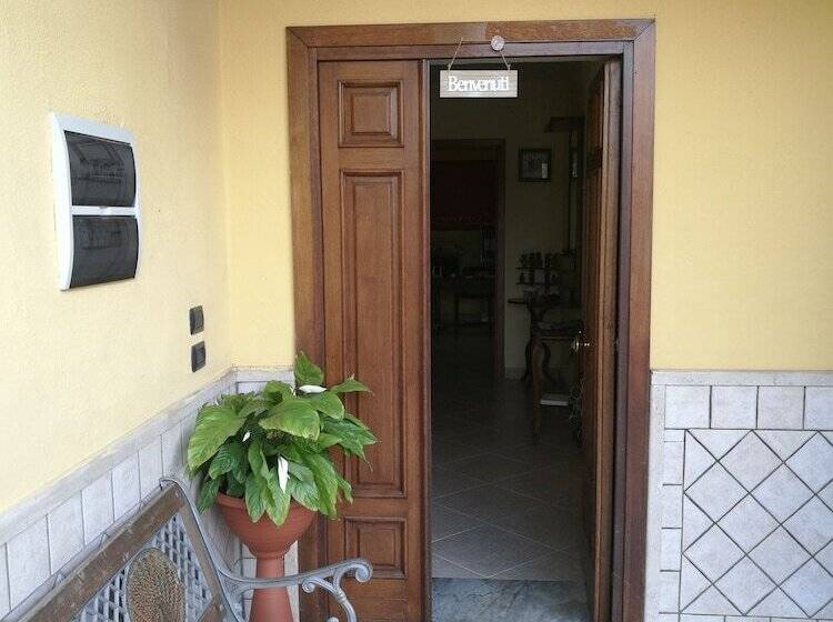 تختخواب و صبحانه Garden Inn