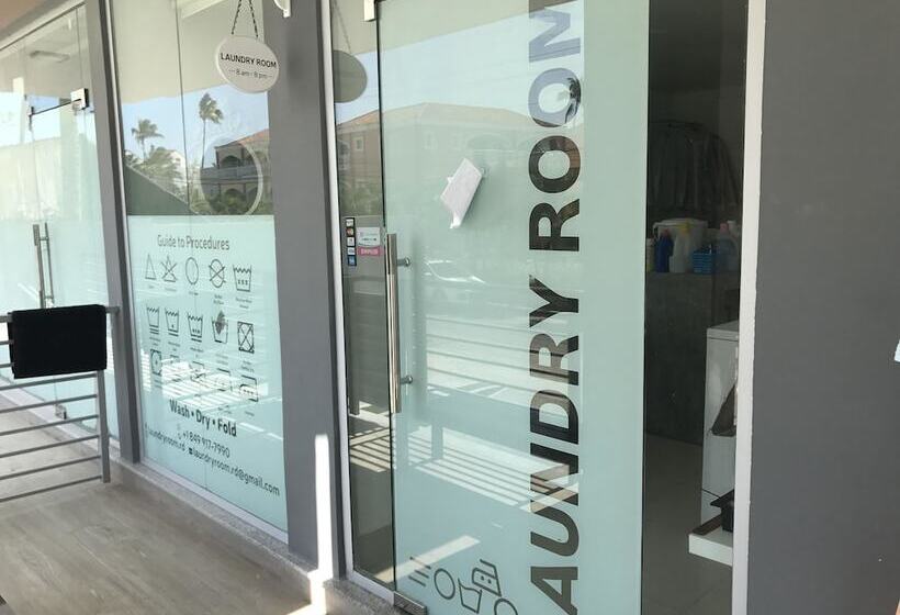 ホテル Ducassi Suites Rooftop Pool Beach Club & Spa
