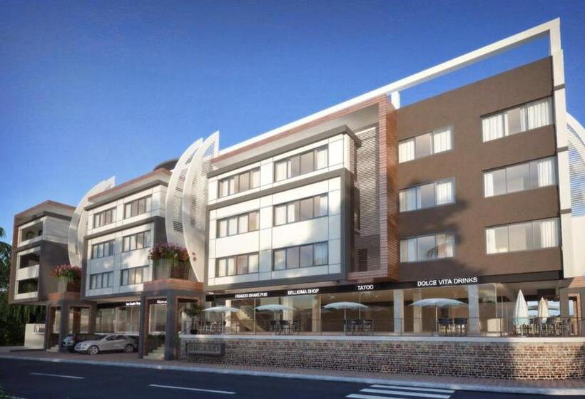 ホテル Ducassi Suites Rooftop Pool Beach Club & Spa