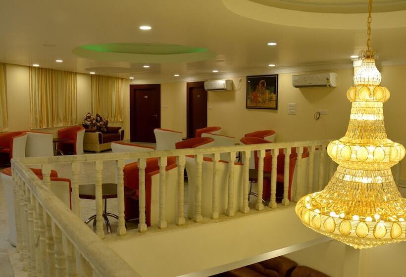 هتل Khajuraho Temple View