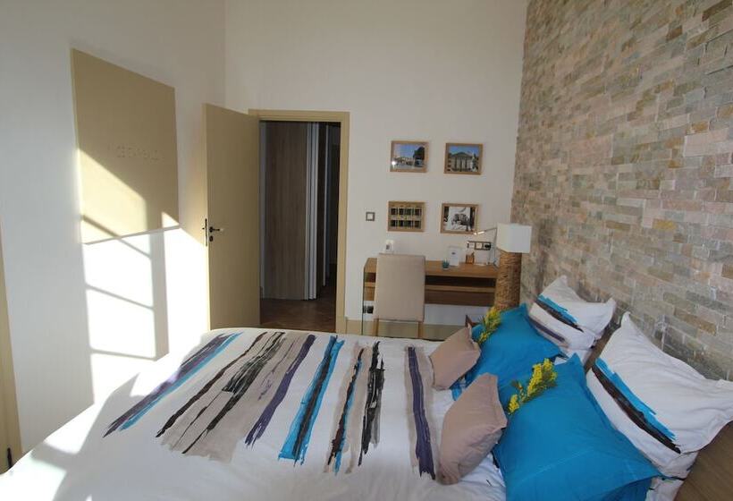 هتل La Villa Corsica