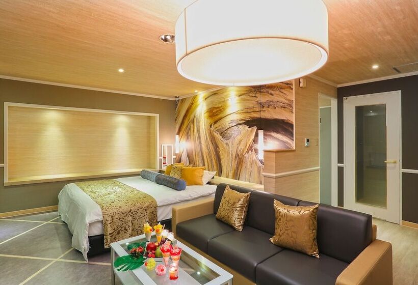 فندق A La Mode   Adult Only