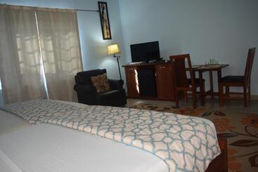 هتل Coconut Pointe Villa & Beach Resort