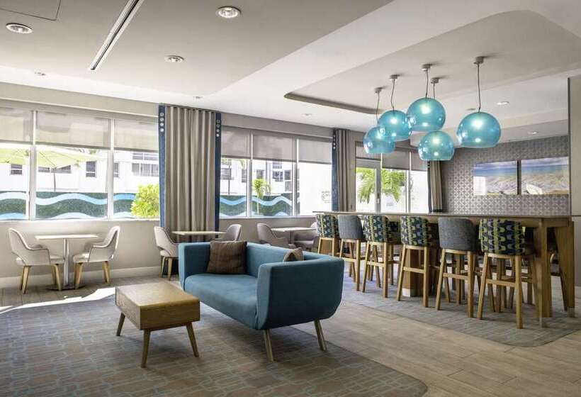 هتل Continental Miami Beach, Tapestry Collection By Hilton