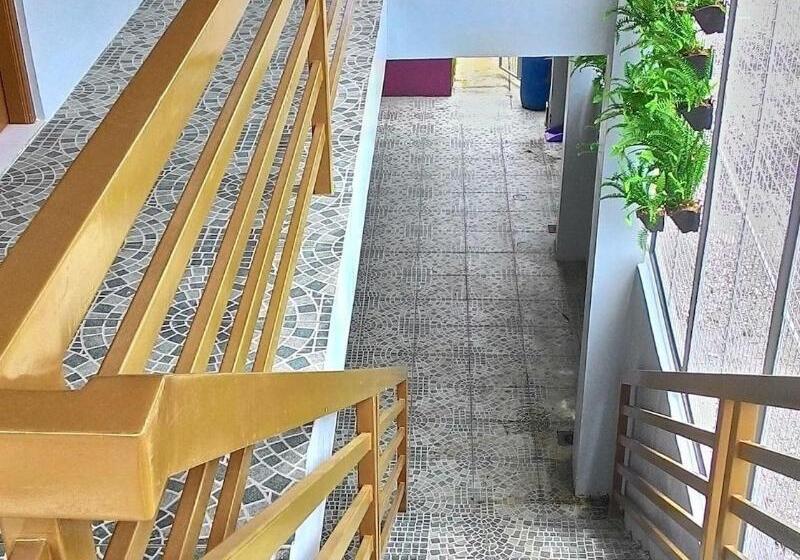 فندق Emperor's Suites