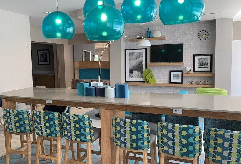 هتل Continental Miami Beach, Tapestry Collection By Hilton