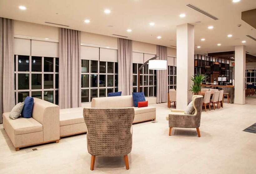 Отель Hilton Garden Inn Tampa Wesley Chapel, Fl