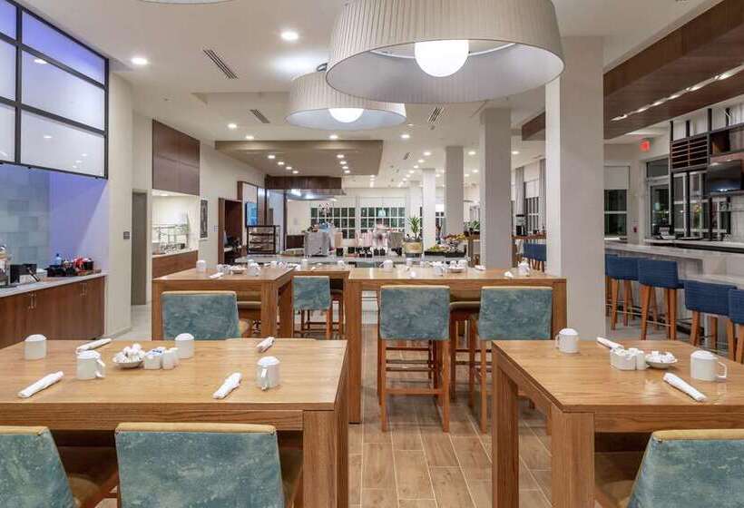 Отель Hilton Garden Inn Tampa Wesley Chapel, Fl