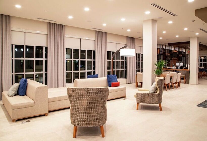 Отель Hilton Garden Inn Tampa Wesley Chapel, Fl