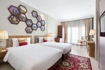 هتل Ramada Suites By Wyndham Solo