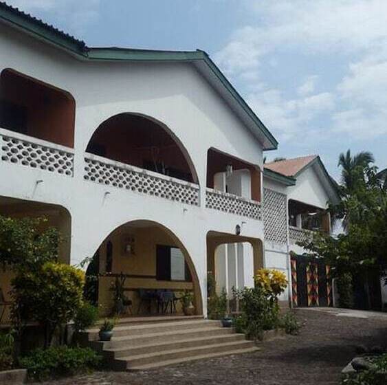 پانسیون Almond Tree Guest House